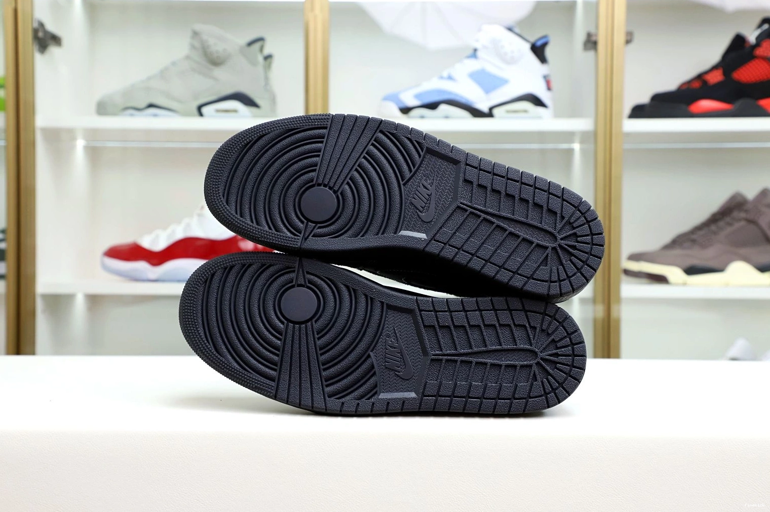 X NIKE SCOTT OG PHANTOM” 1 AIR “BLACK JORDAN LOW TRAVIS 0309